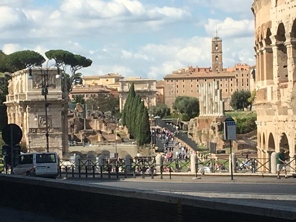 Delightful Apartment 100 Meters From The Colosseum Exterior foto