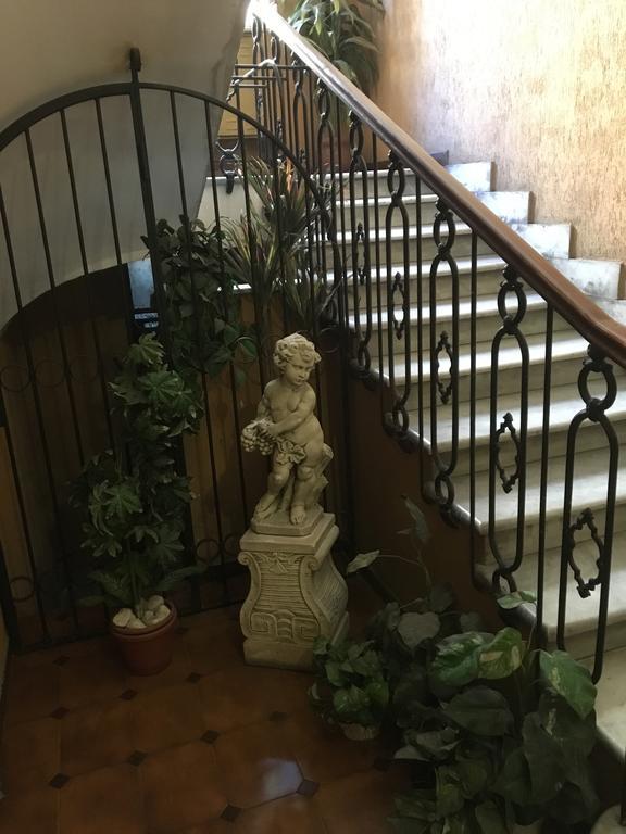 Delightful Apartment 100 Meters From The Colosseum Exterior foto