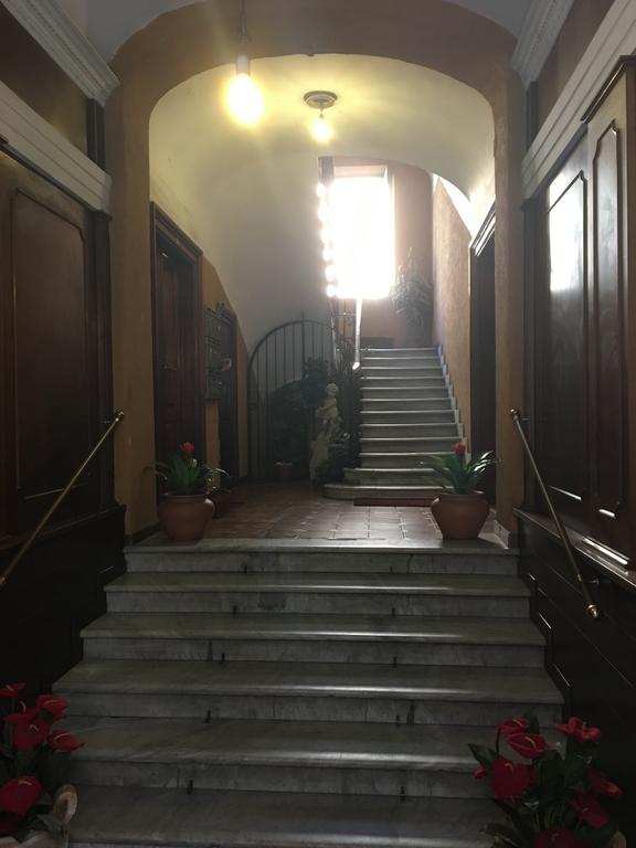 Delightful Apartment 100 Meters From The Colosseum Exterior foto