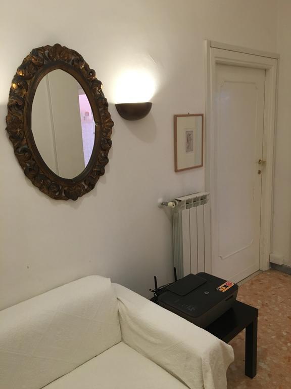Delightful Apartment 100 Meters From The Colosseum Exterior foto