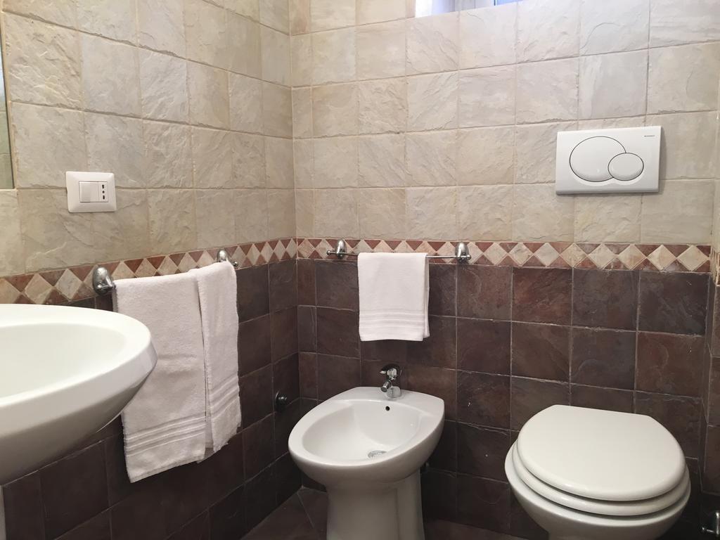 Delightful Apartment 100 Meters From The Colosseum Exterior foto